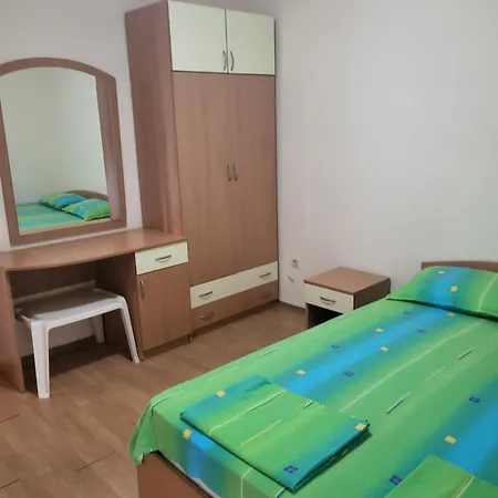 Apartment с 2 спални в *