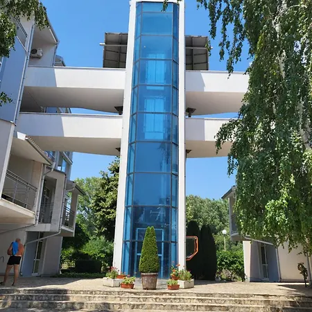 Apartamento с 2 спални в *