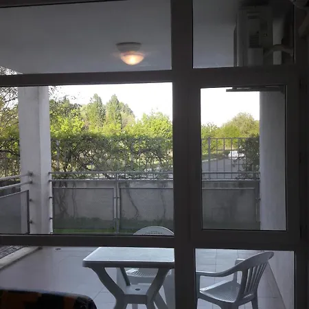 Apartment с 2 спални в *
